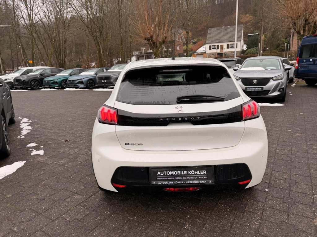Peugeot e-208
