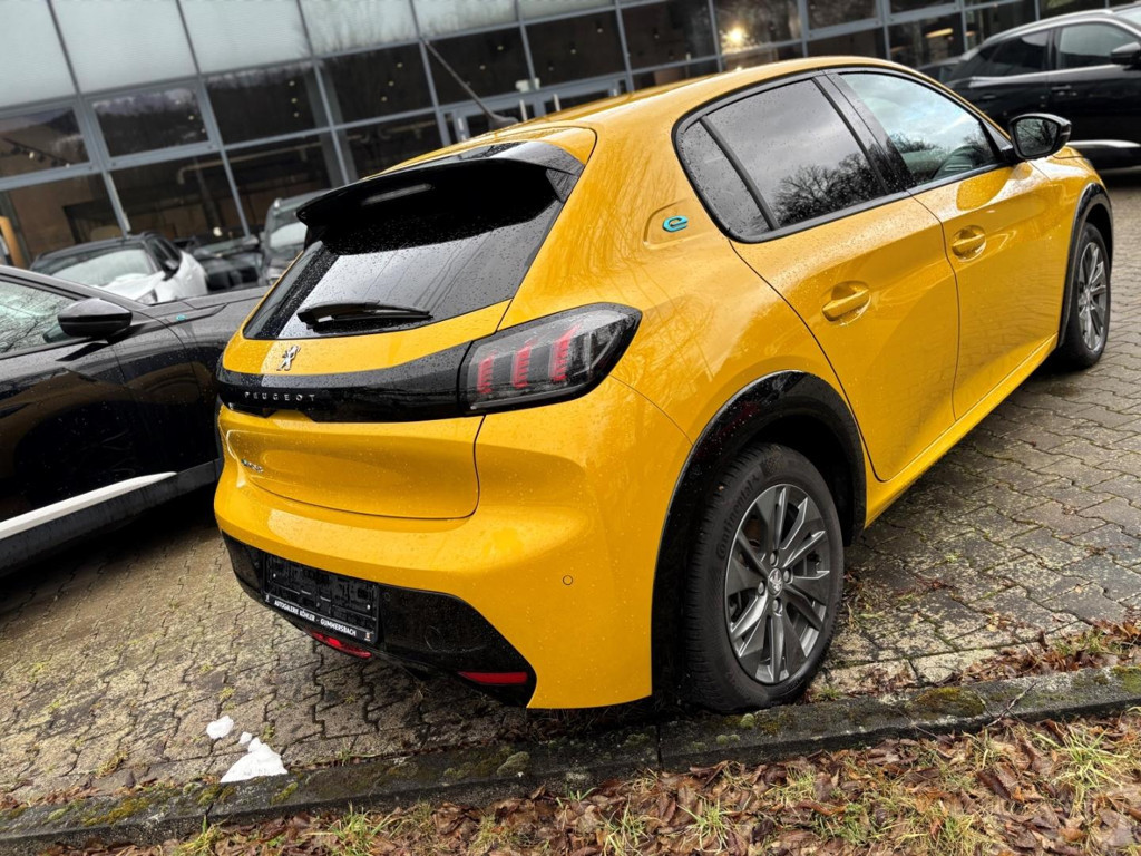 Peugeot e-208