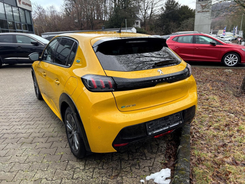 Peugeot e-208