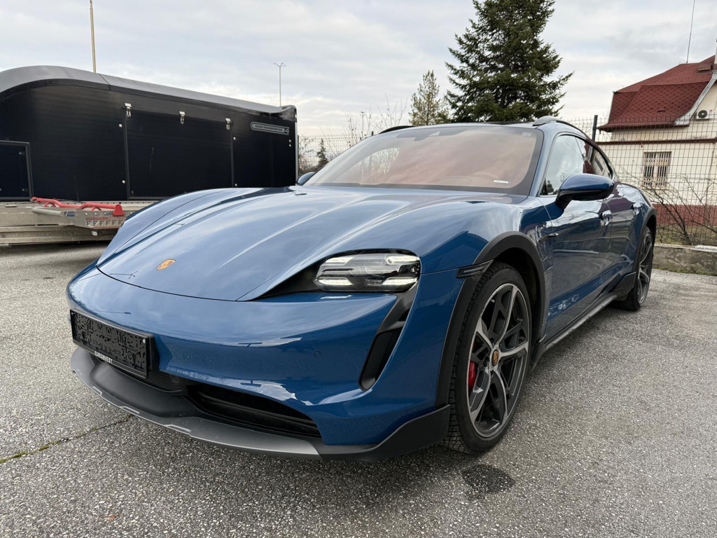 Porsche Taycan 4S Cross Turismo