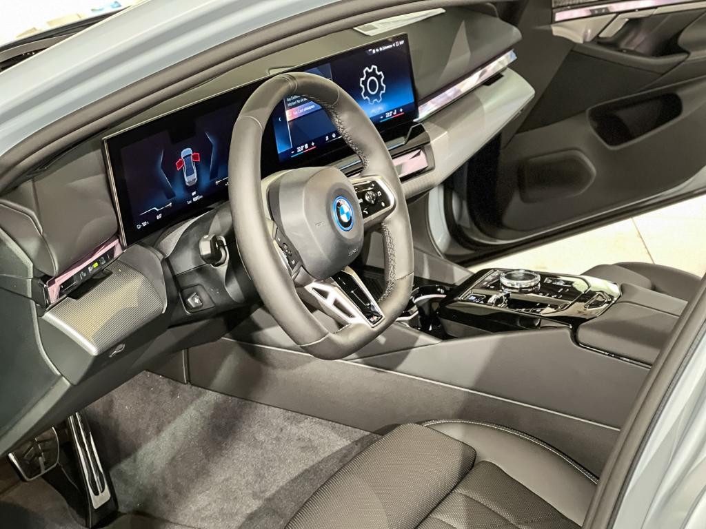 BMW i5