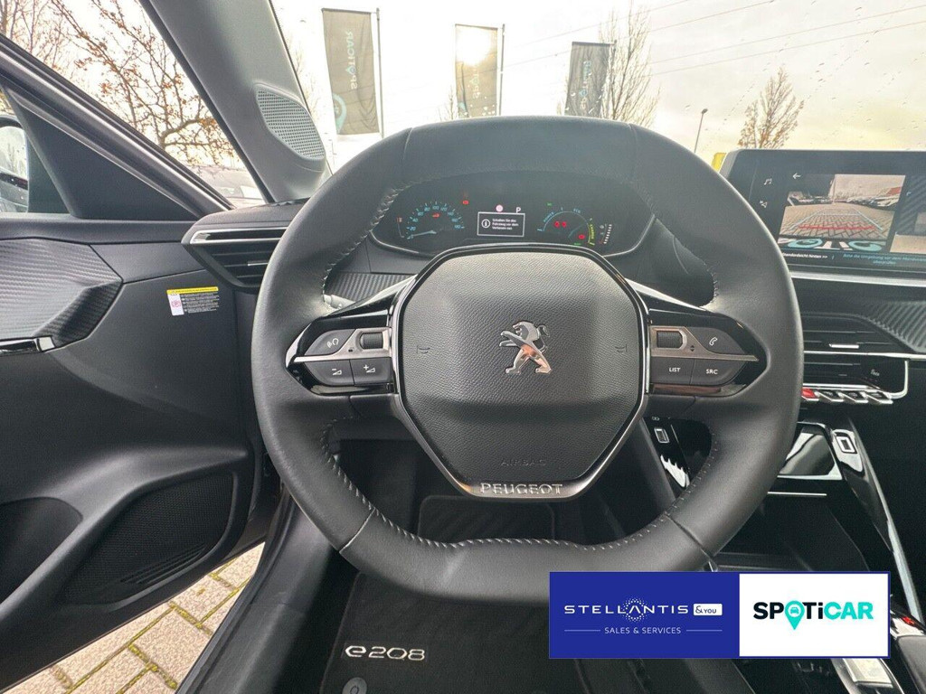 Peugeot e-208