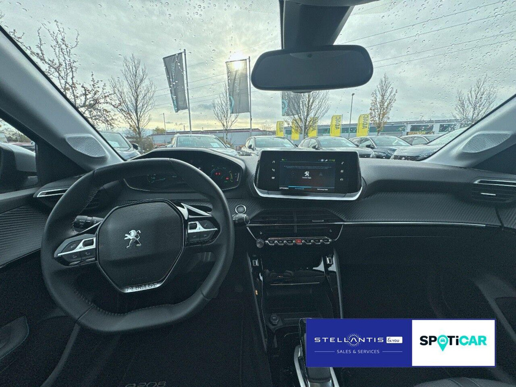 Peugeot e-208