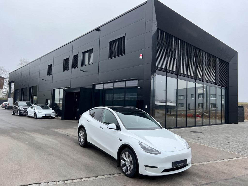 Tesla Model Y Long Range Dual Motor AWD