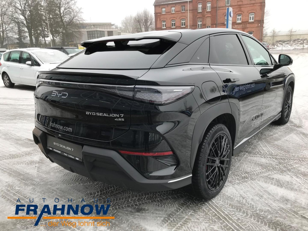 BYD Sealion 7