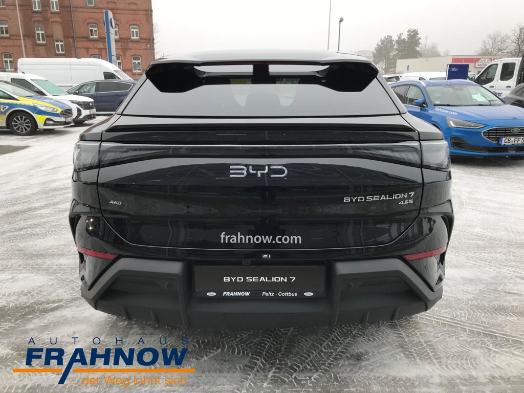 BYD Sealion 7