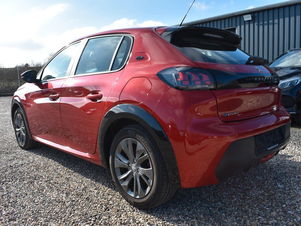 Peugeot e-208