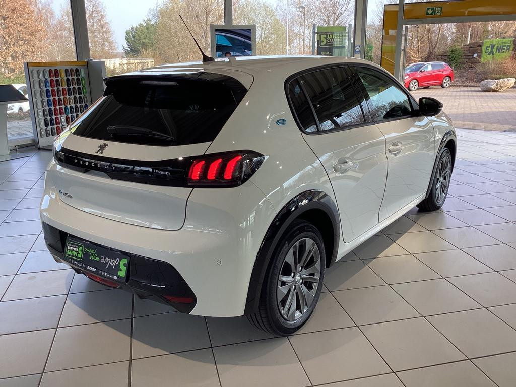 Peugeot e-208
