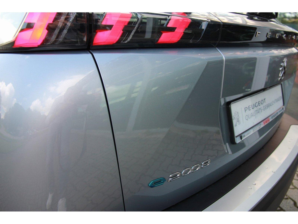 Peugeot e-2008