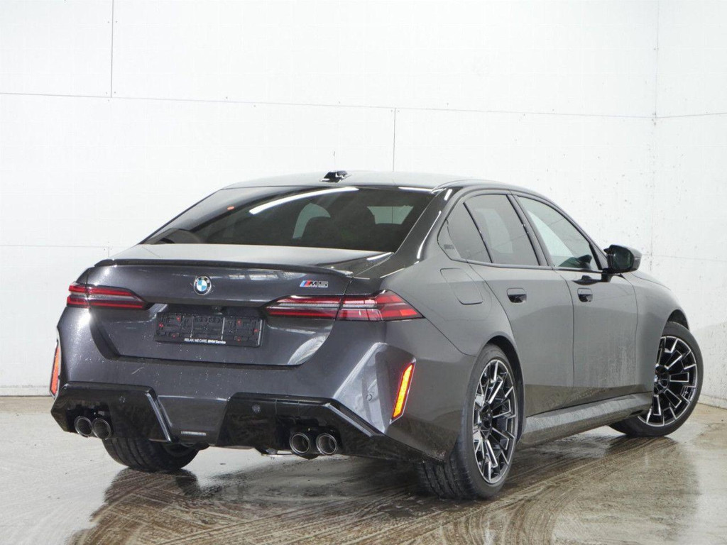 BMW M5 Sedan