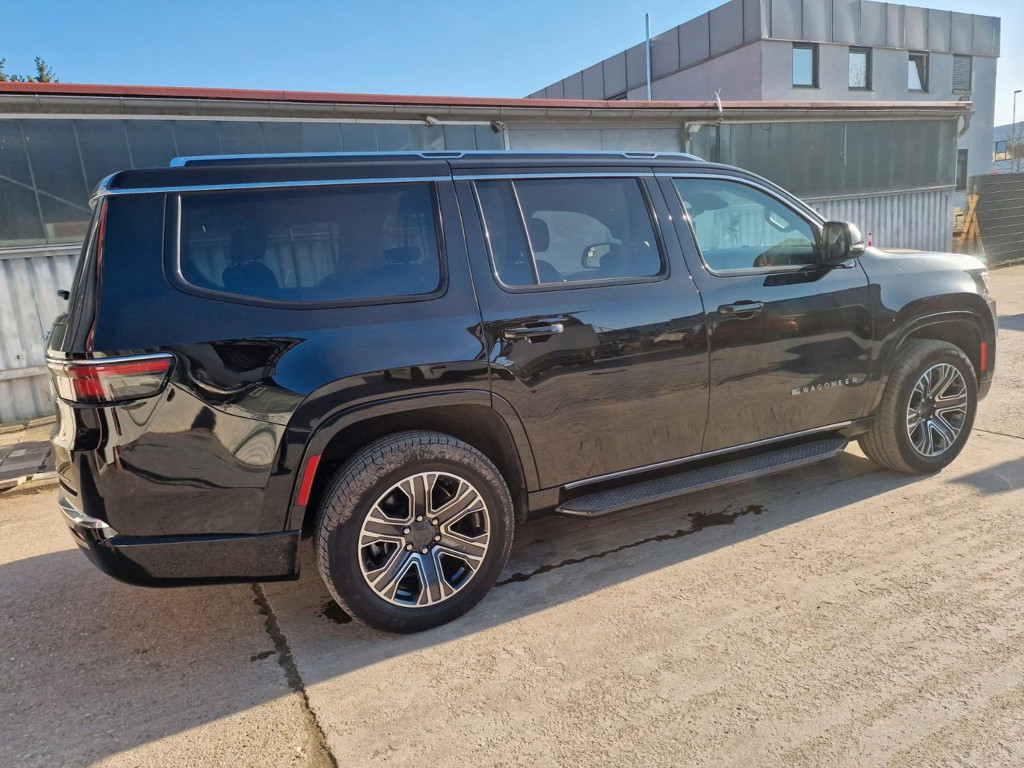Jeep Wagoneer