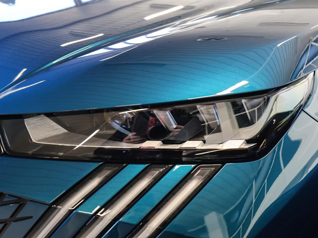 Peugeot E-3008