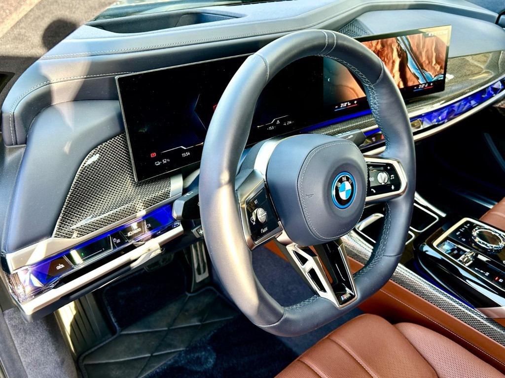 BMW i7