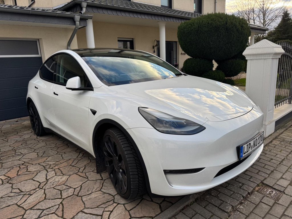 Tesla Model Y Performance Dual Motor AWD