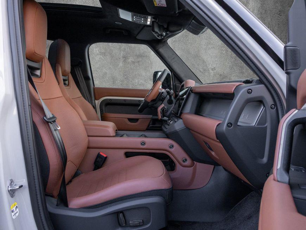 Land Rover Defender 110