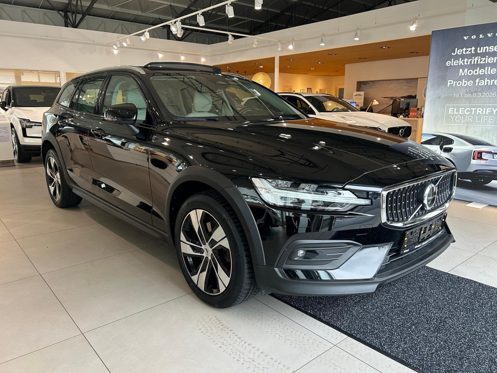 Volvo V60 Cross Country AWD Plus Bright
