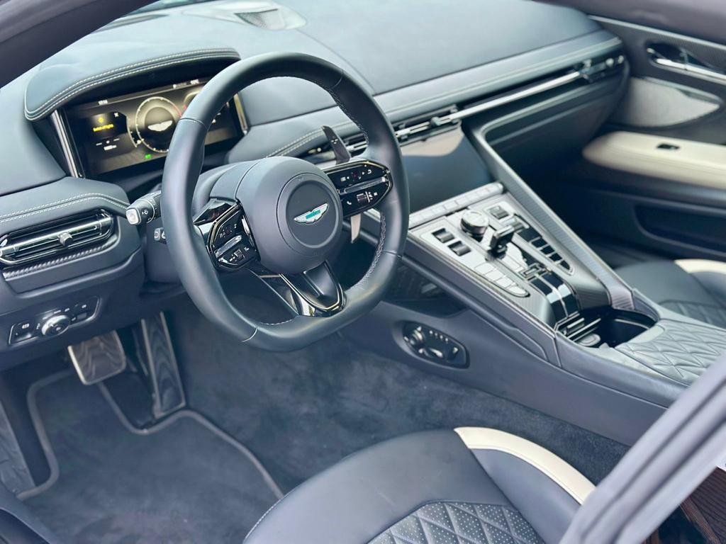 Aston Martin DB12