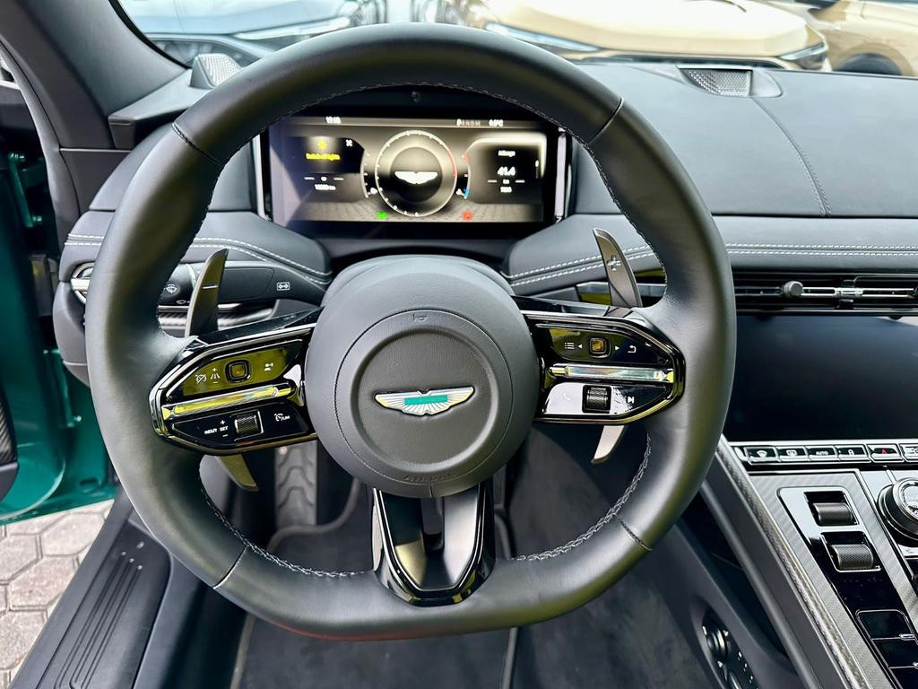 Aston Martin DB12