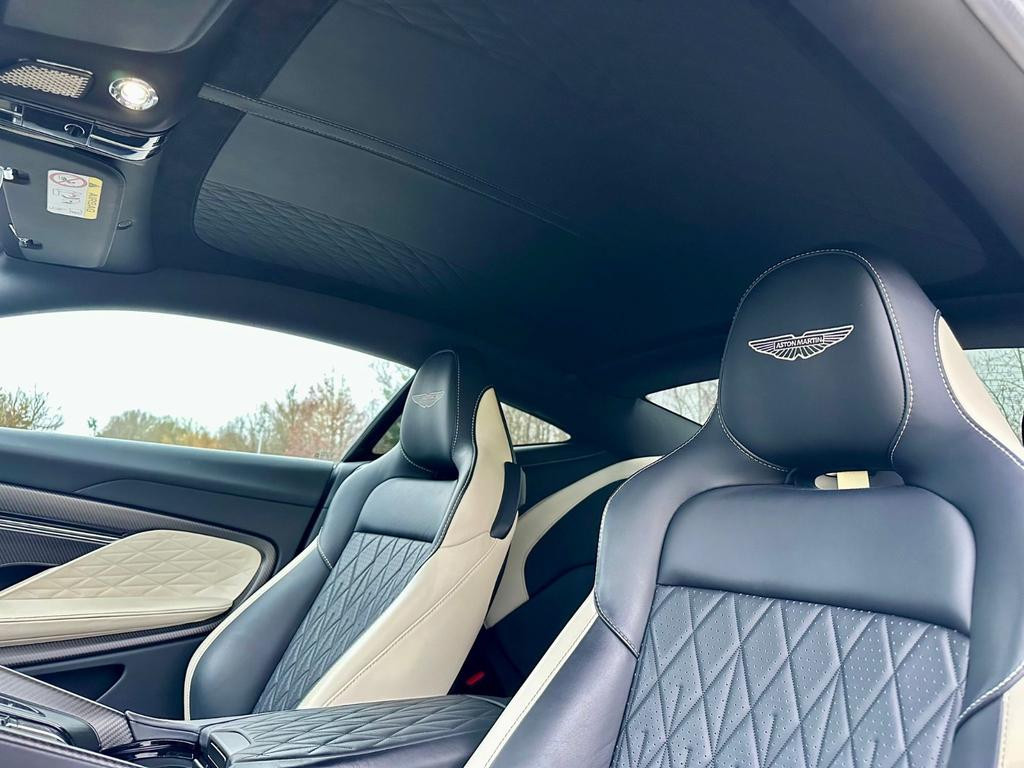 Aston Martin DB12