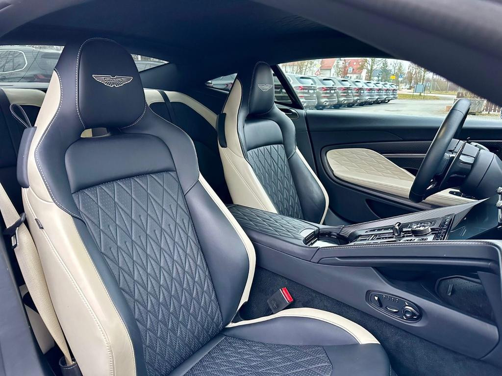 Aston Martin DB12