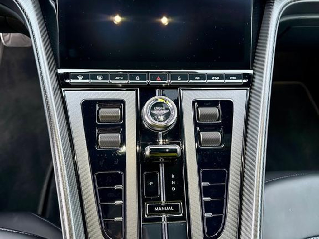 Aston Martin DB12