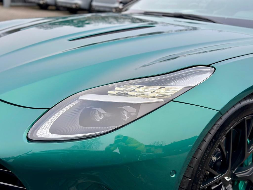 Aston Martin DB12