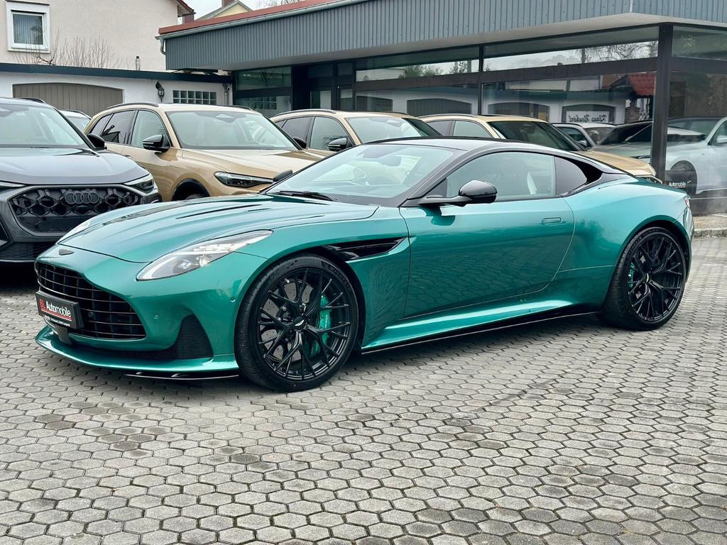 Aston Martin DB12