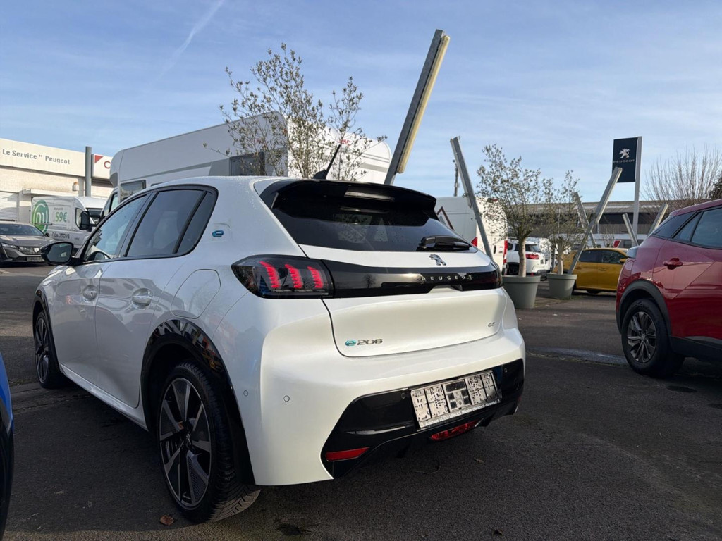 Peugeot e-208