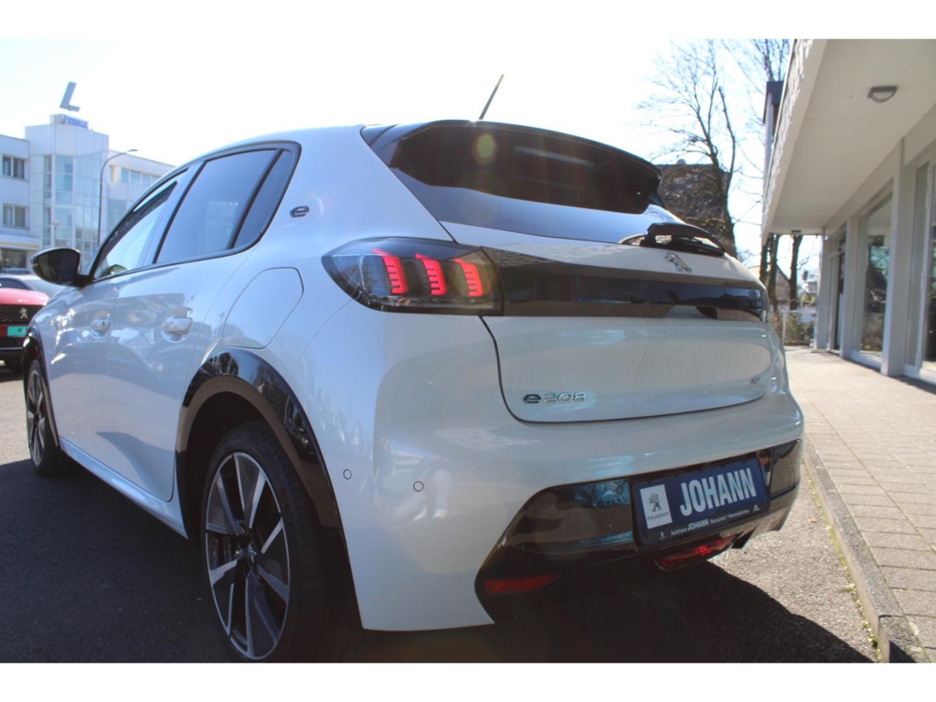 Peugeot e-208