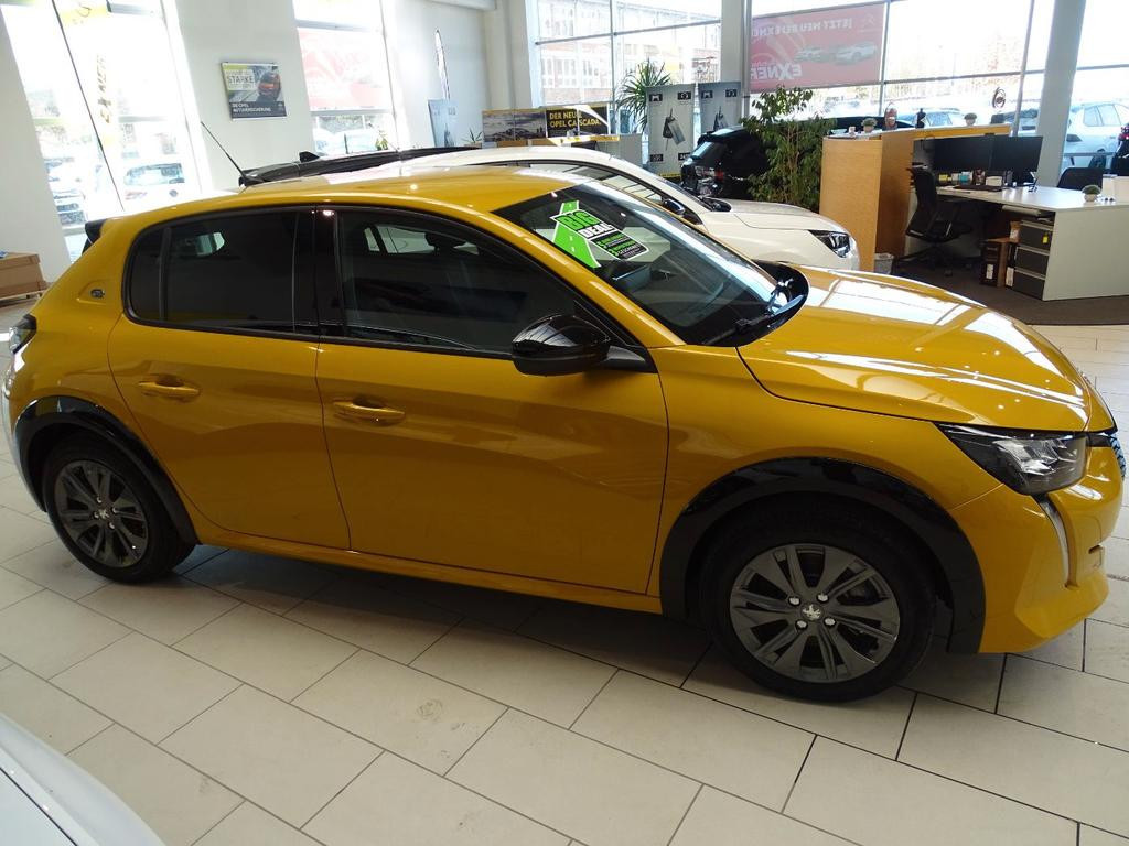 Peugeot e-208