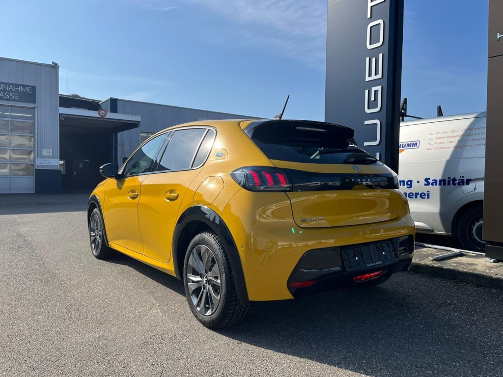 Peugeot e-208