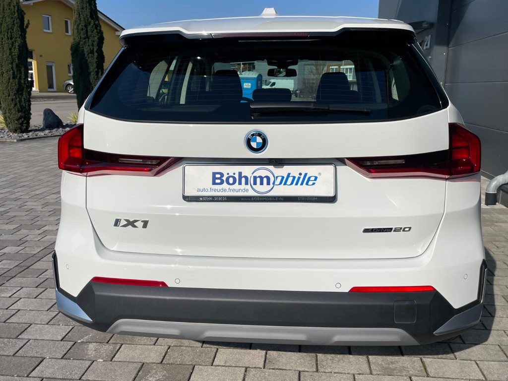 BMW iX1