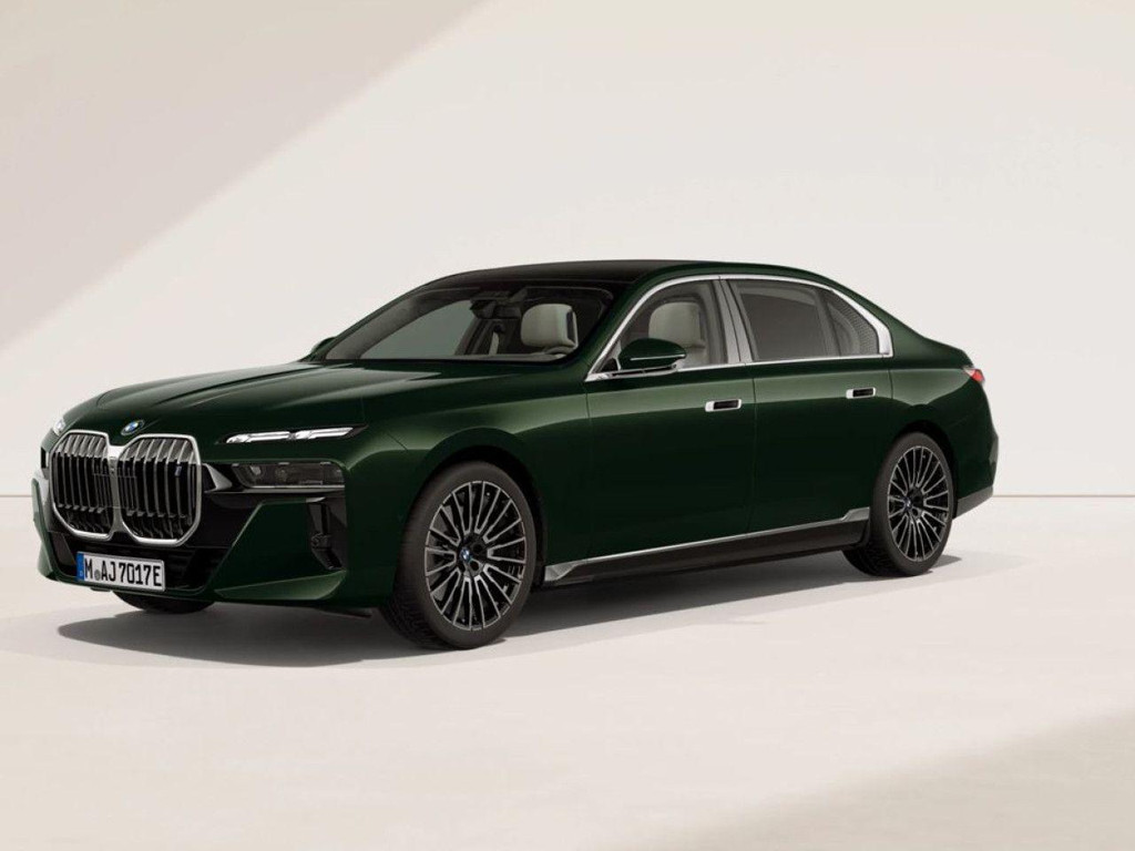 BMW i7