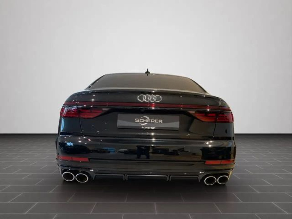 Audi S8
