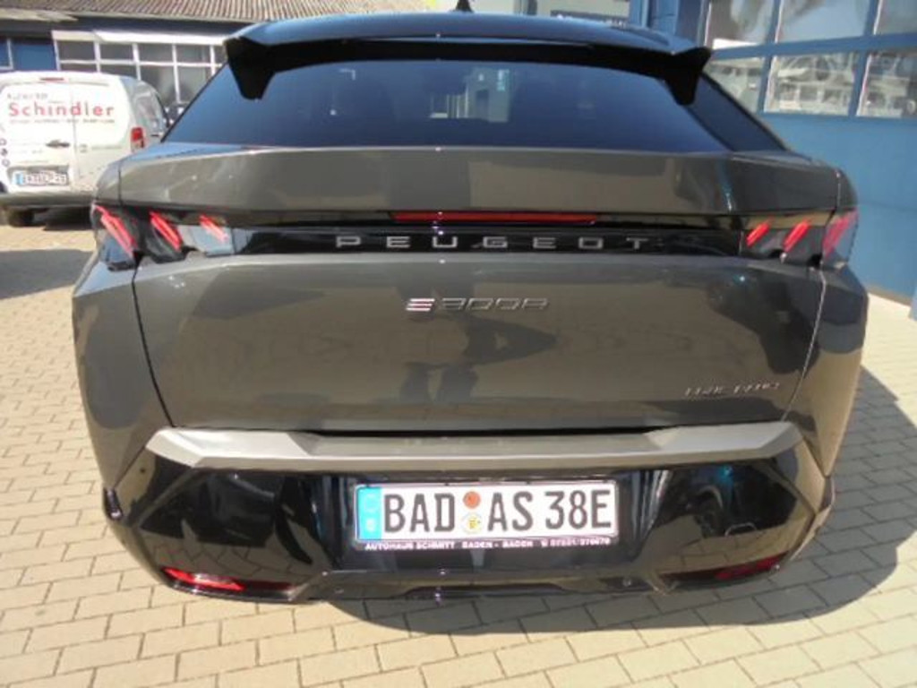 Peugeot E-3008