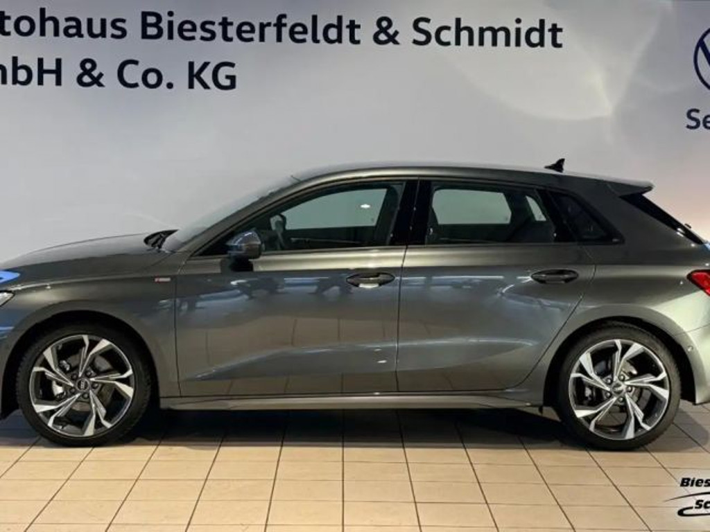 Audi A3 Sportback Sedan S-Line 1.5 TFSI