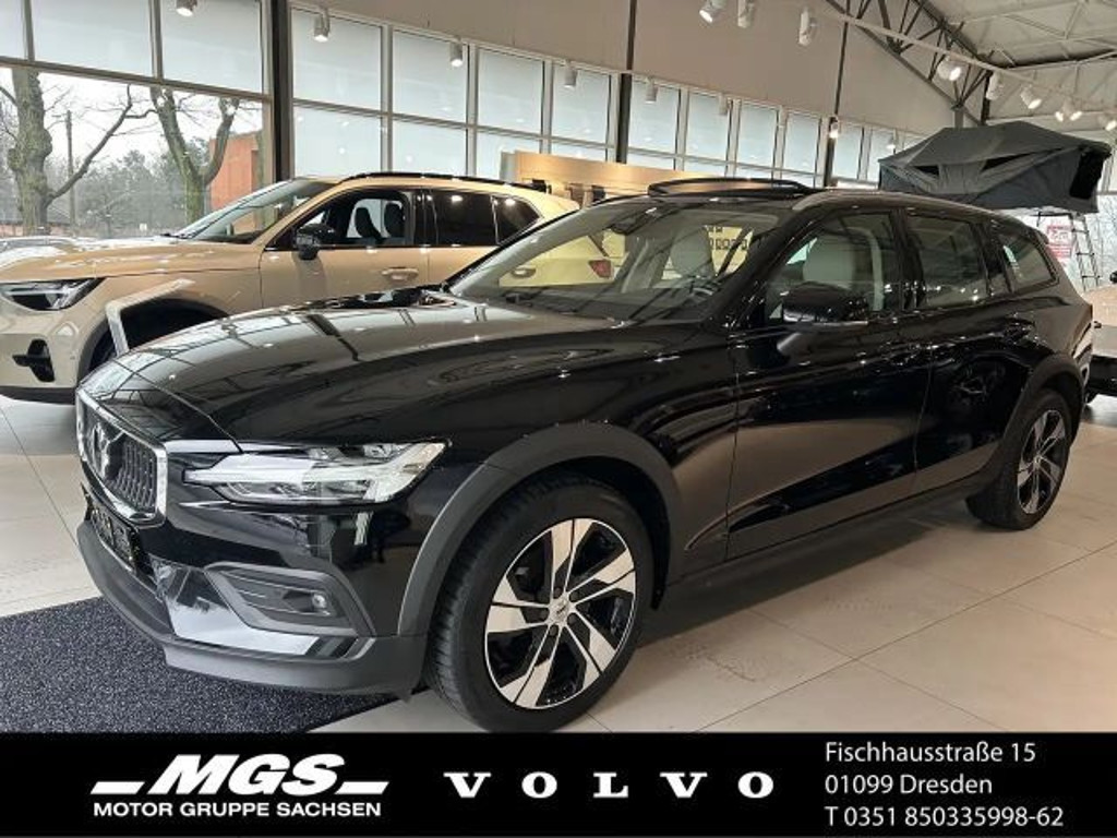 Volvo V60 Cross Country AWD Plus Bright