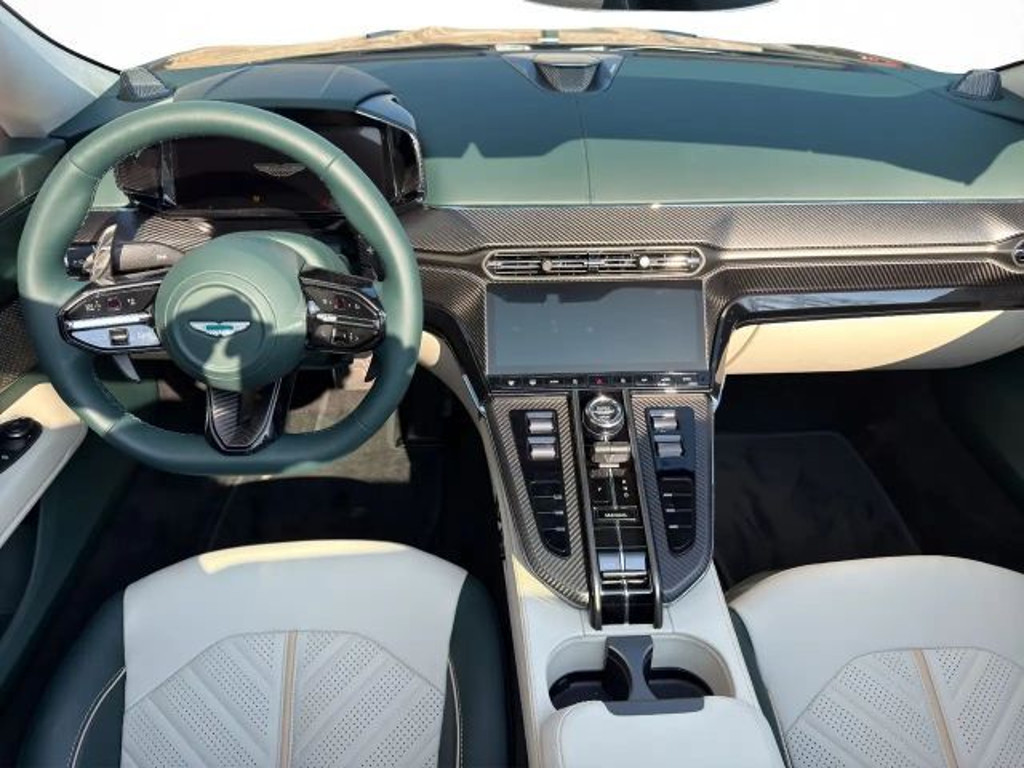 Aston Martin V8