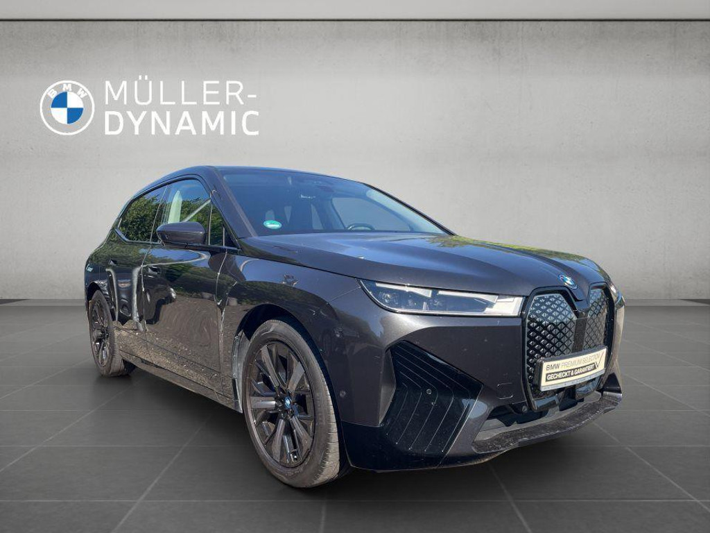 BMW iX