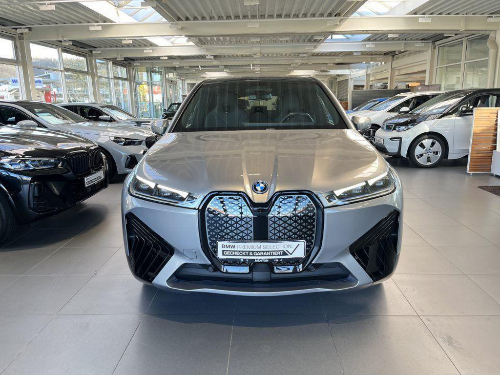 BMW iX