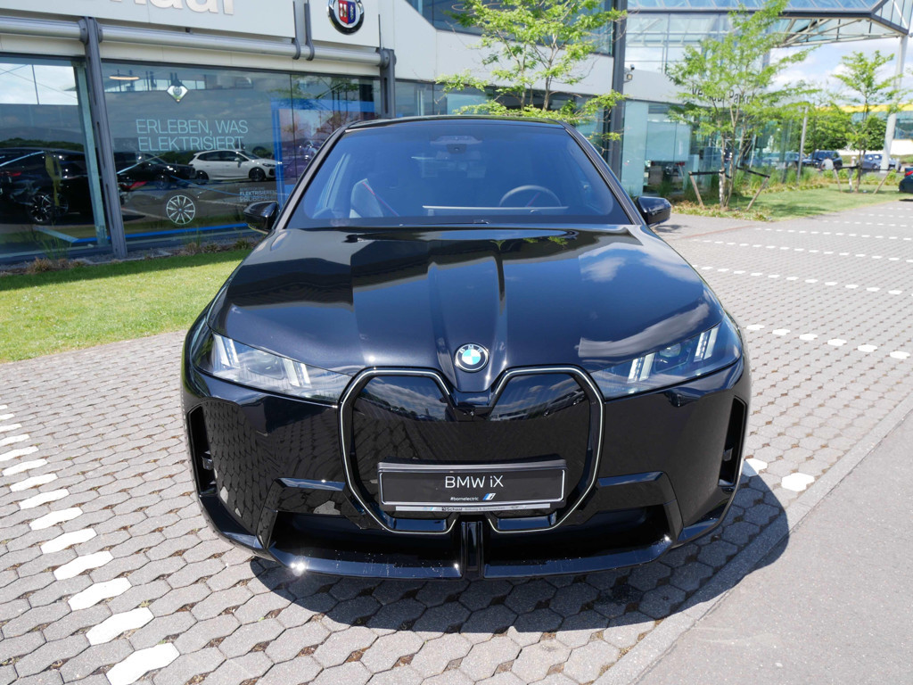 BMW iX