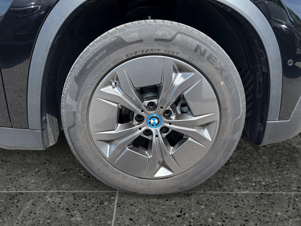 BMW iX1