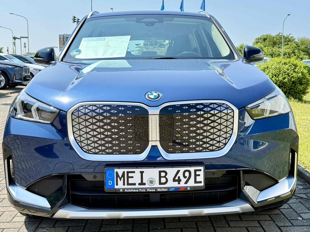 BMW iX1