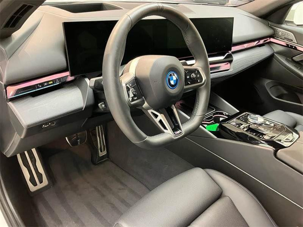 BMW i5