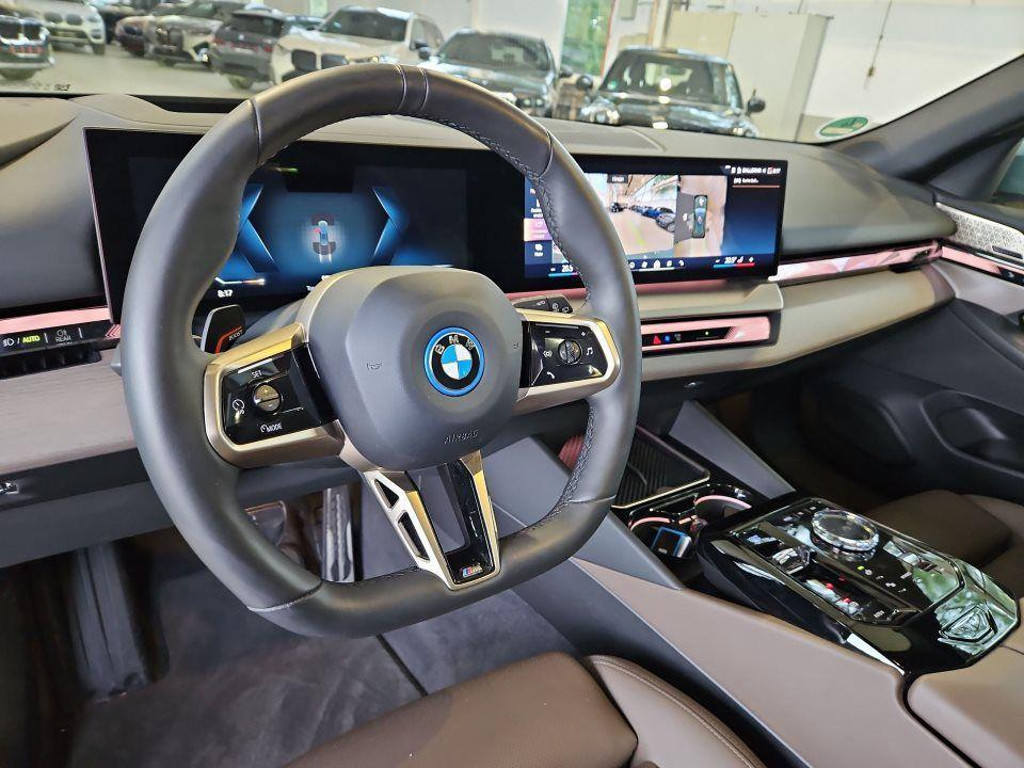 BMW i5