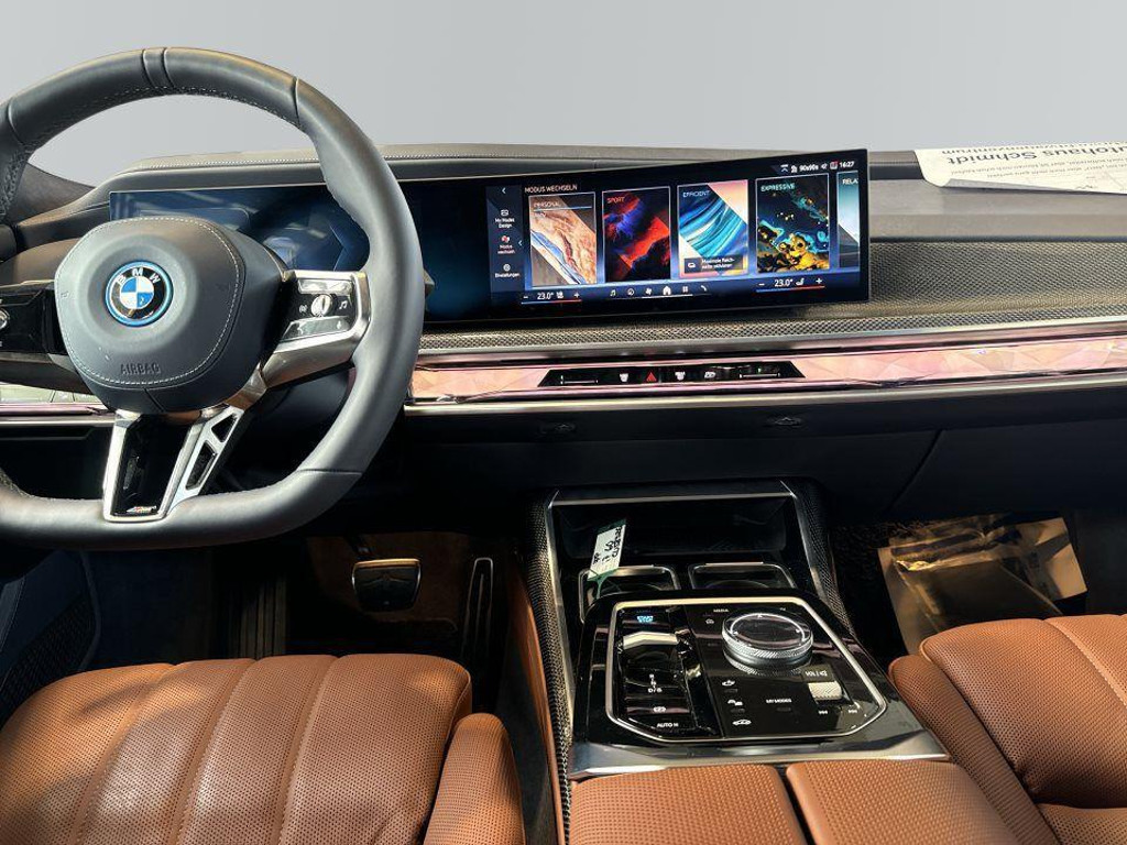 BMW i7