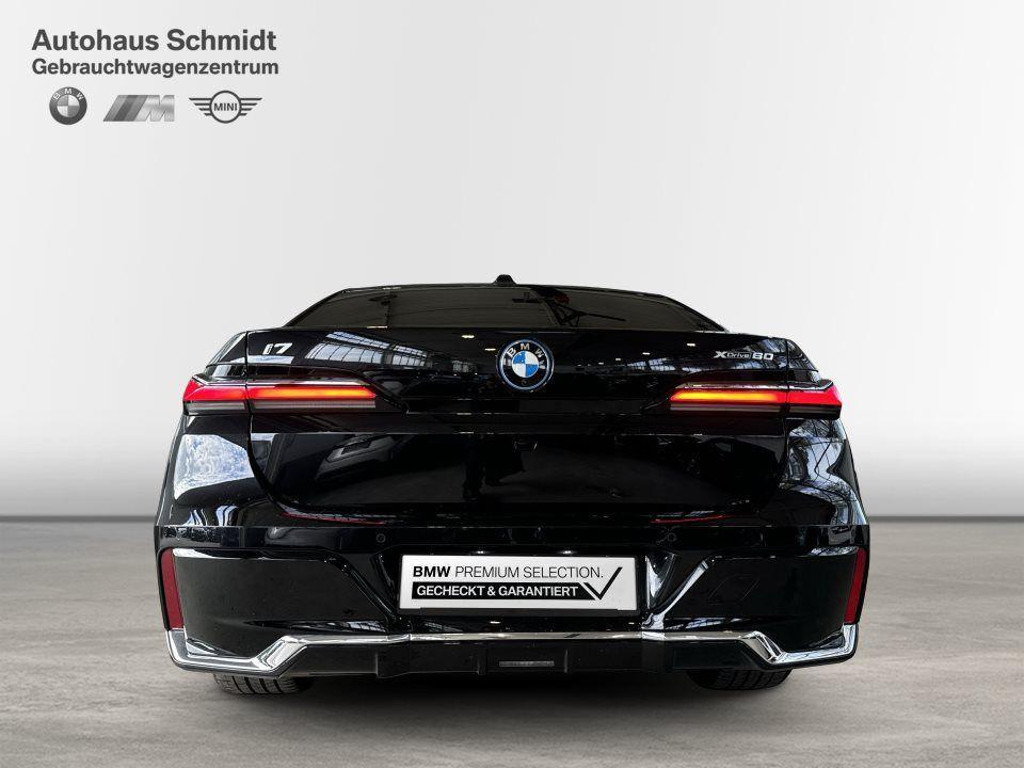 BMW i7