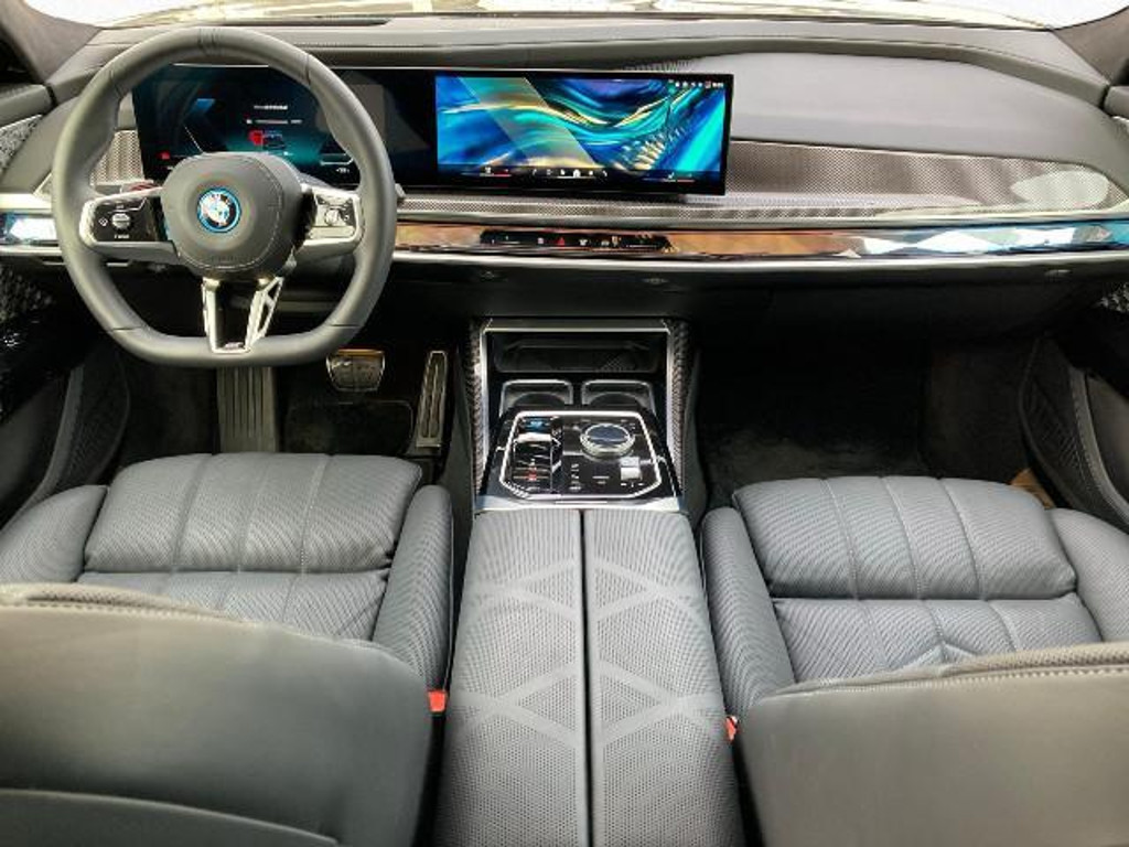 BMW i7