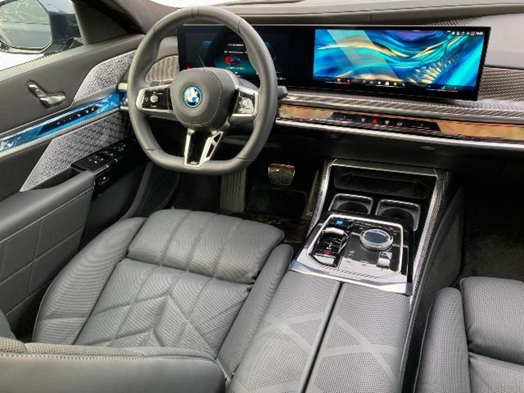 BMW i7