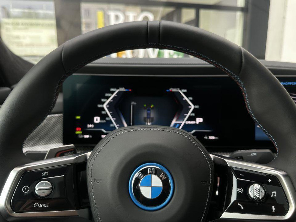BMW i7